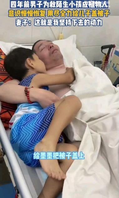 疫情期间子女探望老人_疫情_抗疫物资运送者探望父亲