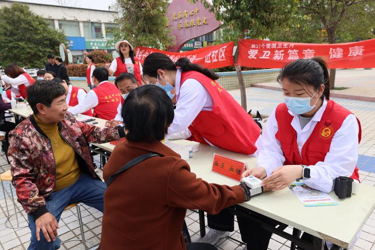 政策+健康宣讲_疫情_劳模精神进基层医疗资源下沉